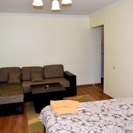 Apartment On Krushelnitskoy 73 Riwne Exterior foto