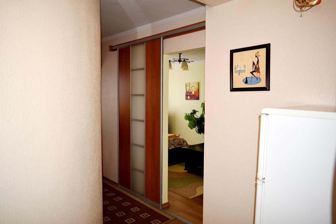 Apartment On Krushelnitskoy 73 Riwne Exterior foto